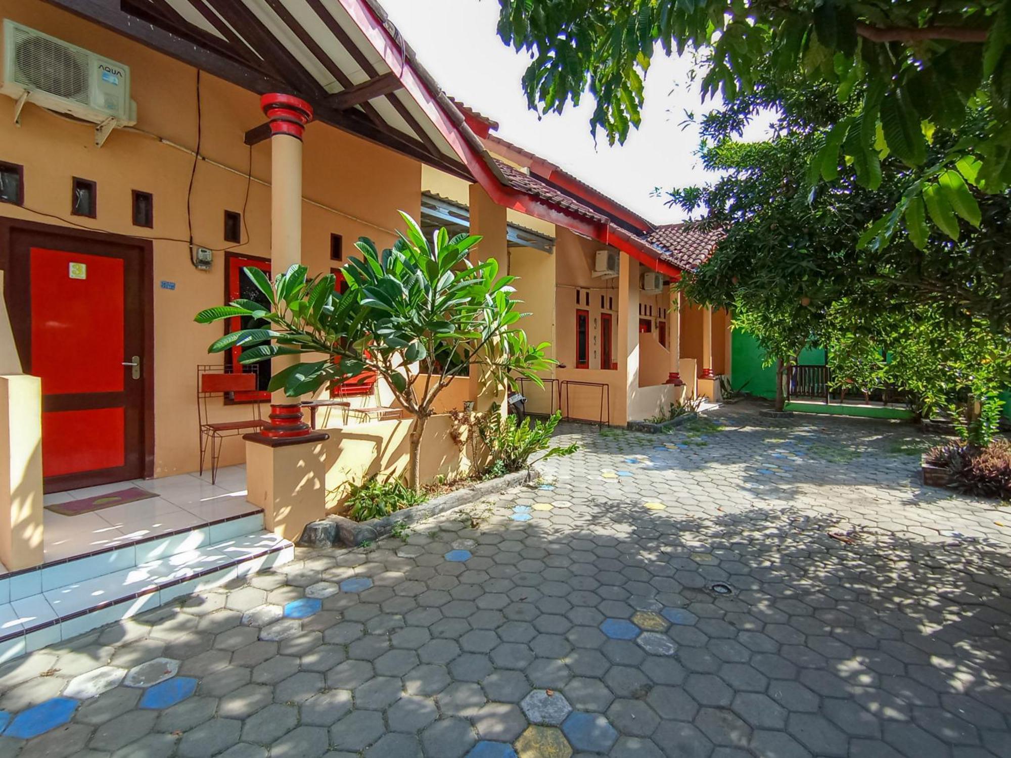 Reddoorz At El Shaday Homestay Banyuwangi بانيووانجى المظهر الخارجي الصورة
