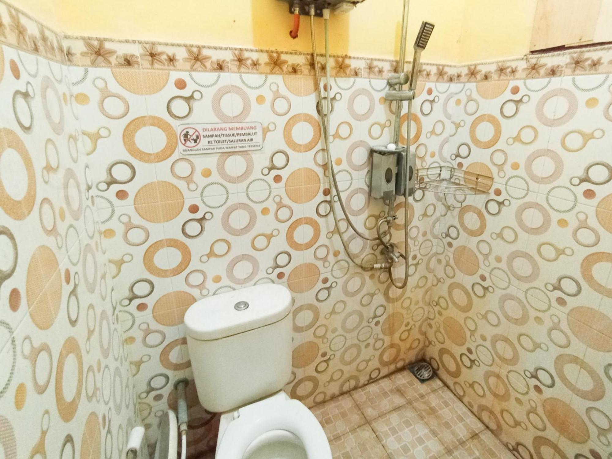Reddoorz At El Shaday Homestay Banyuwangi بانيووانجى المظهر الخارجي الصورة